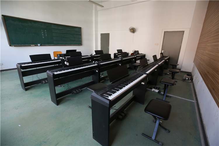 电钢琴教室