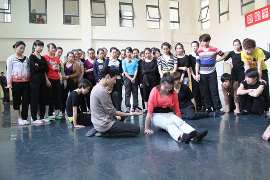 身体力行戏剧舞蹈工作室来访舞蹈学院进行学术交流