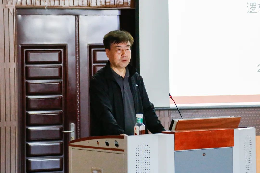 【名师讲堂】我校举办“从选题到答辩：AI时代毕业论文的创作逻辑与质量提升”讲座
