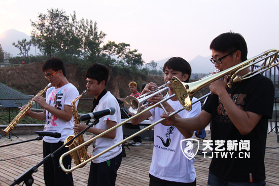 爵士乐点燃激情盛夏 掀盘山夏日青春浪潮